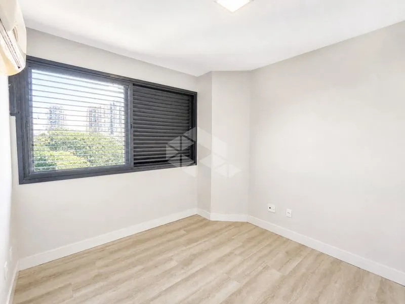 Departamento de 4 dormitorios con ventanales de piso a techo — photo 14