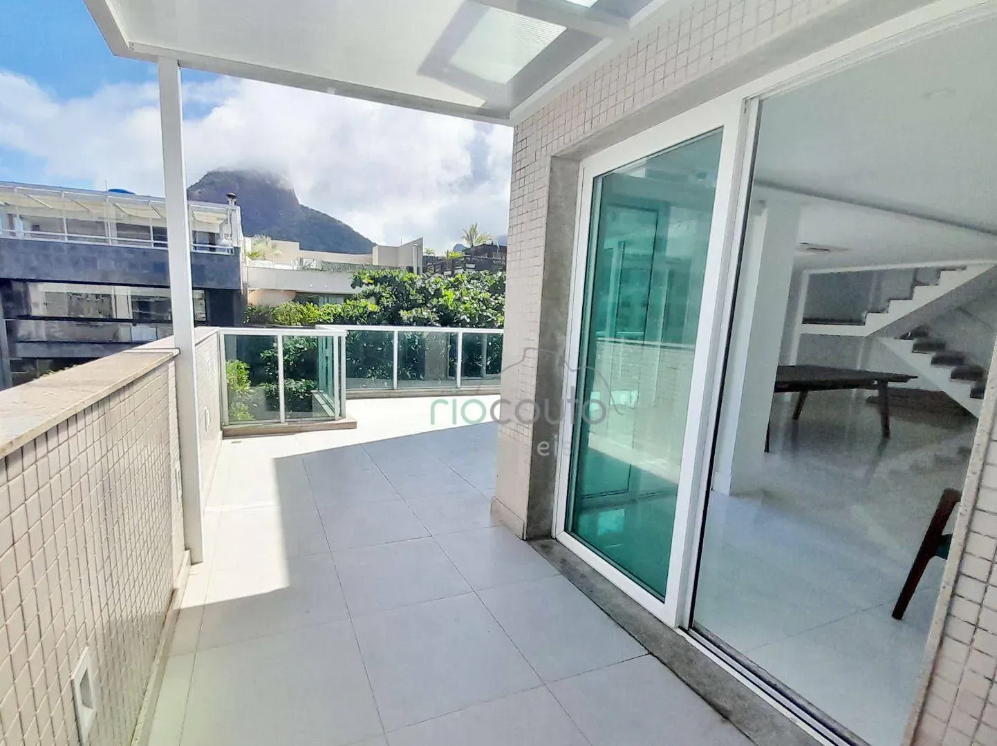 Apartment with 4 bedrooms and a balcony — photo 9