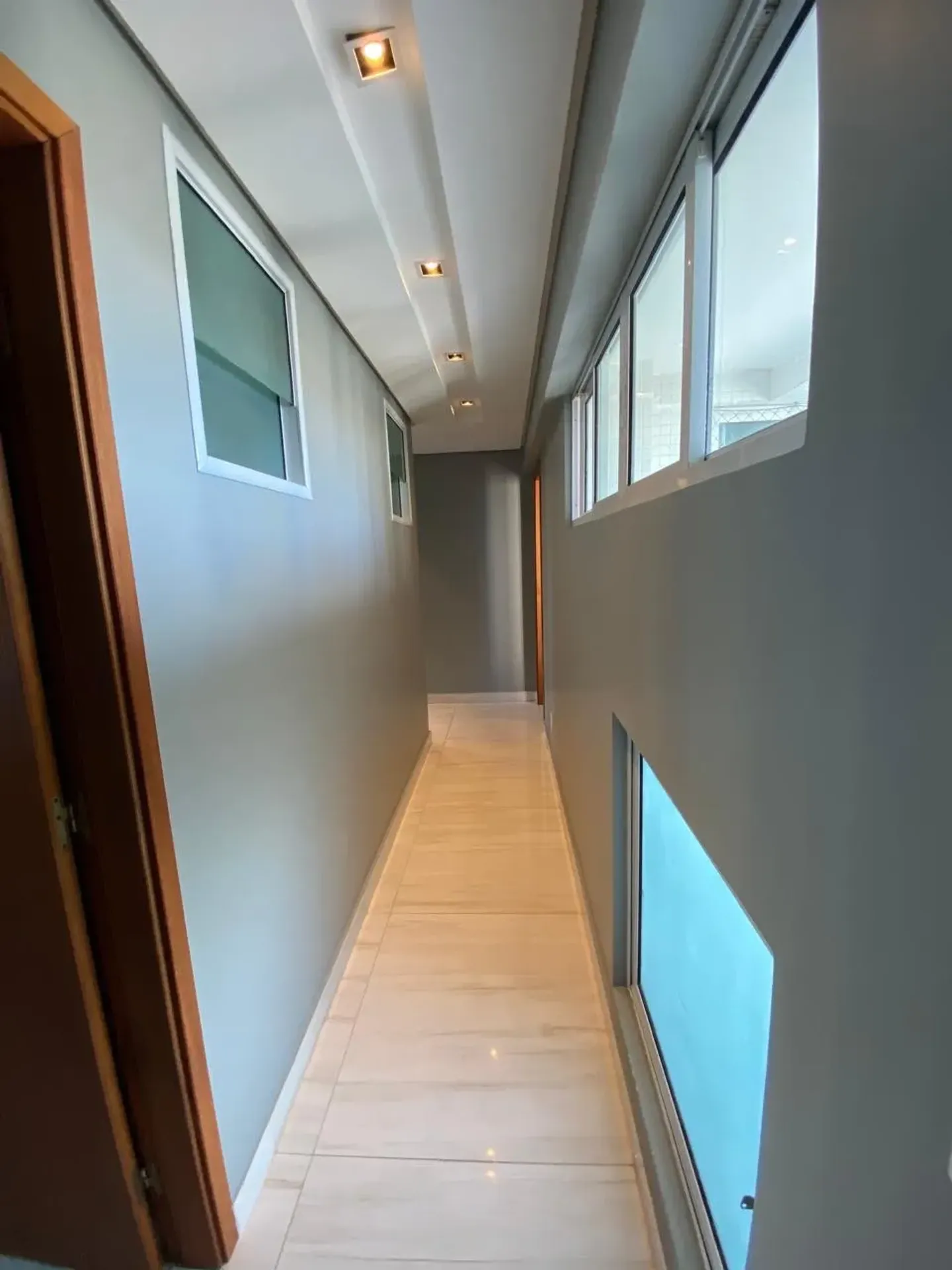 Glass-enclosed balcony in a 3-bedroom apartment, 125 m² — photo 17
