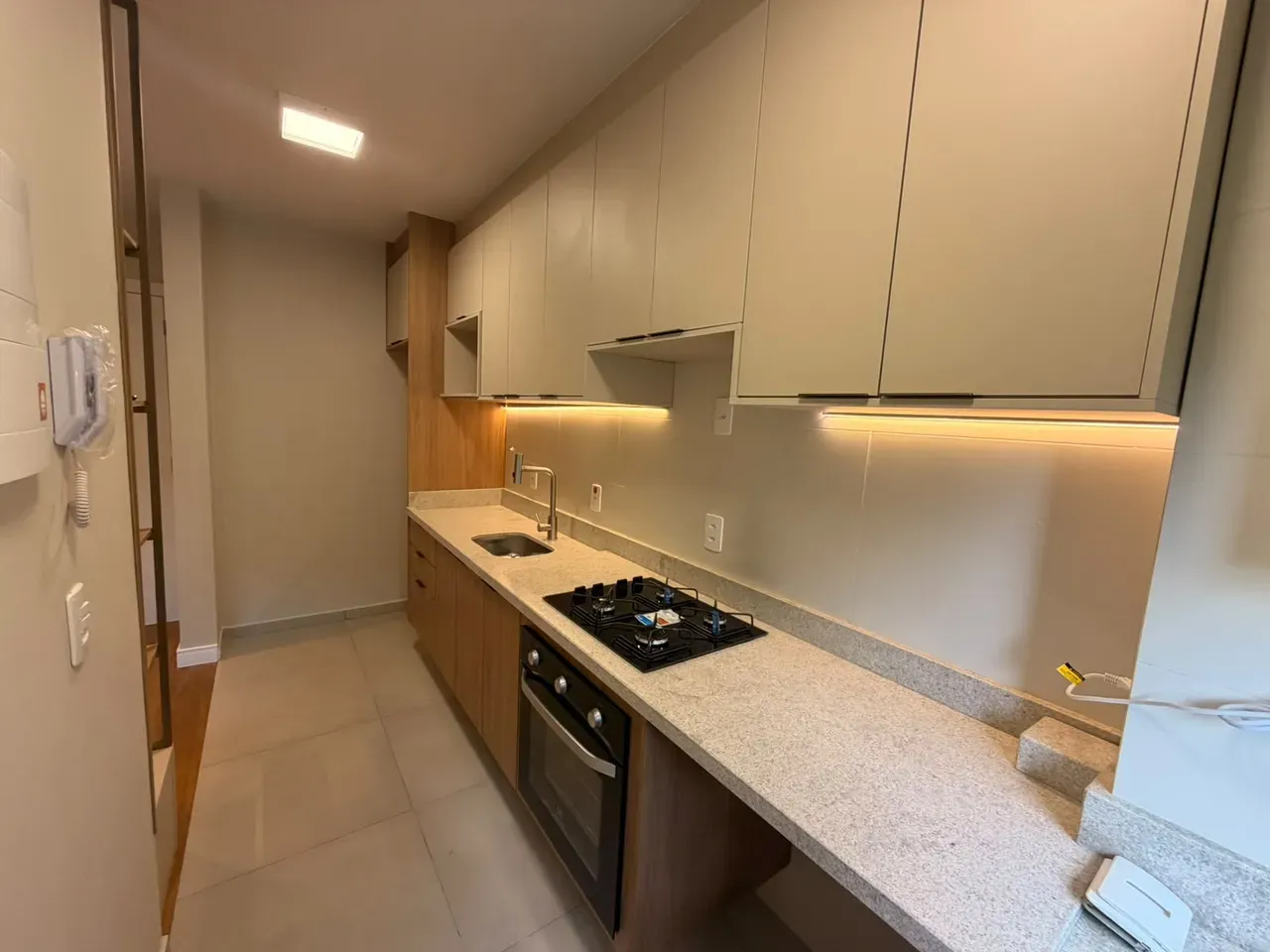 Квартира з 2 спальнями та балконом із грилем — photo 3