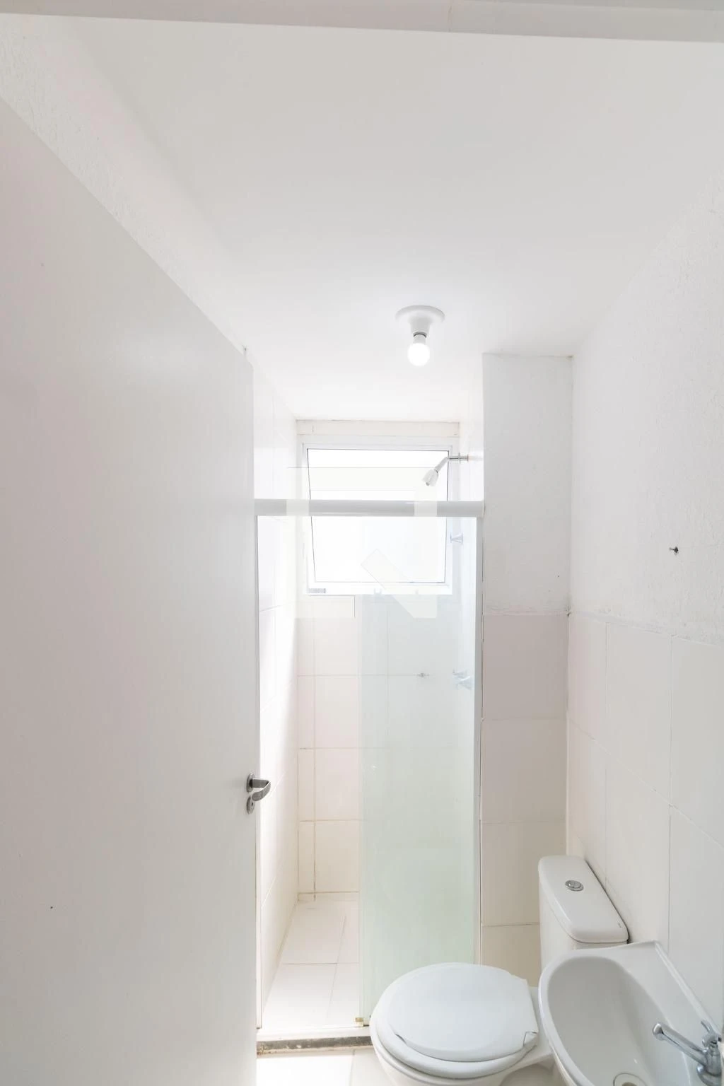 Unfurnished 2-bedroom apartment with 1 bath and parking — photo 2
