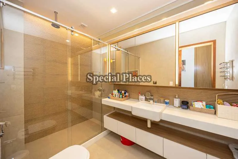 Furnished house with 6 bedrooms and 550 m² — photo 22