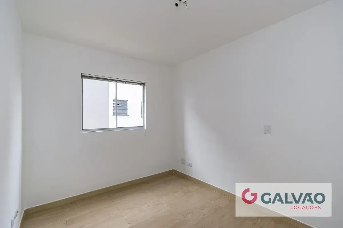 3-bedroom apartment with a glass-enclosed balcony — photo 14