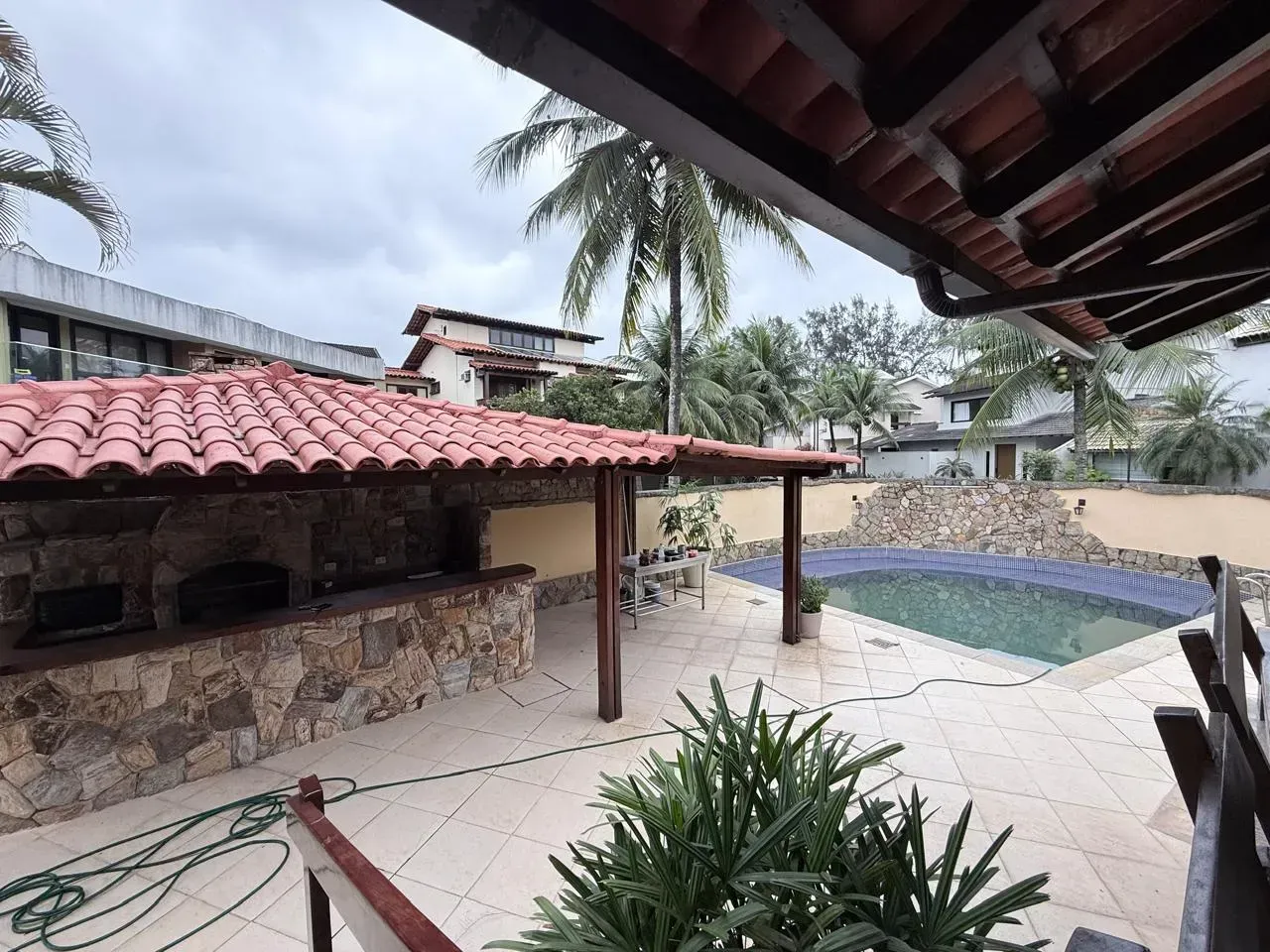 House, 600 m², with a grill on the balcony — photo 7