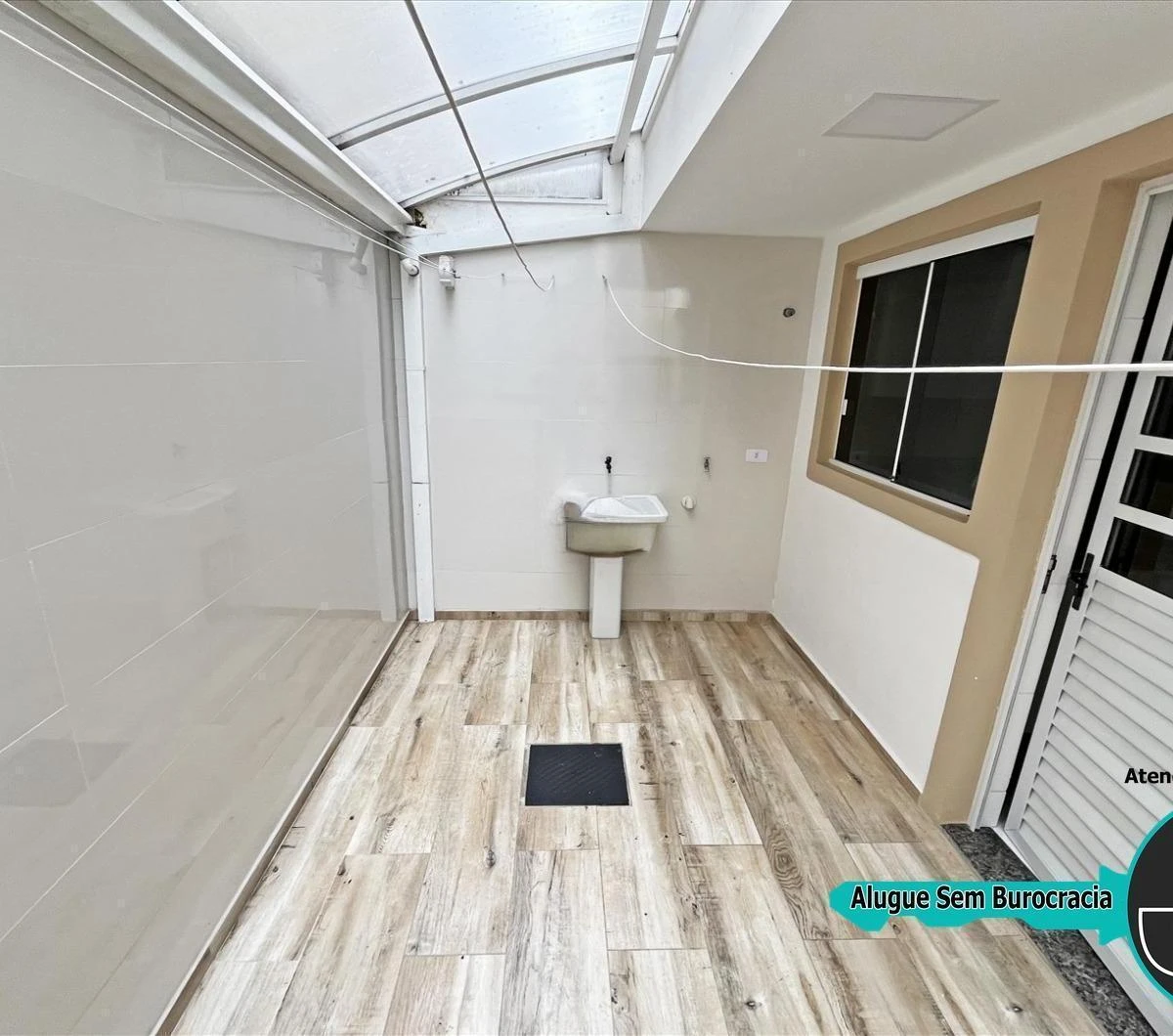3-bedroom house with a suite and 2 parking spots — photo 7