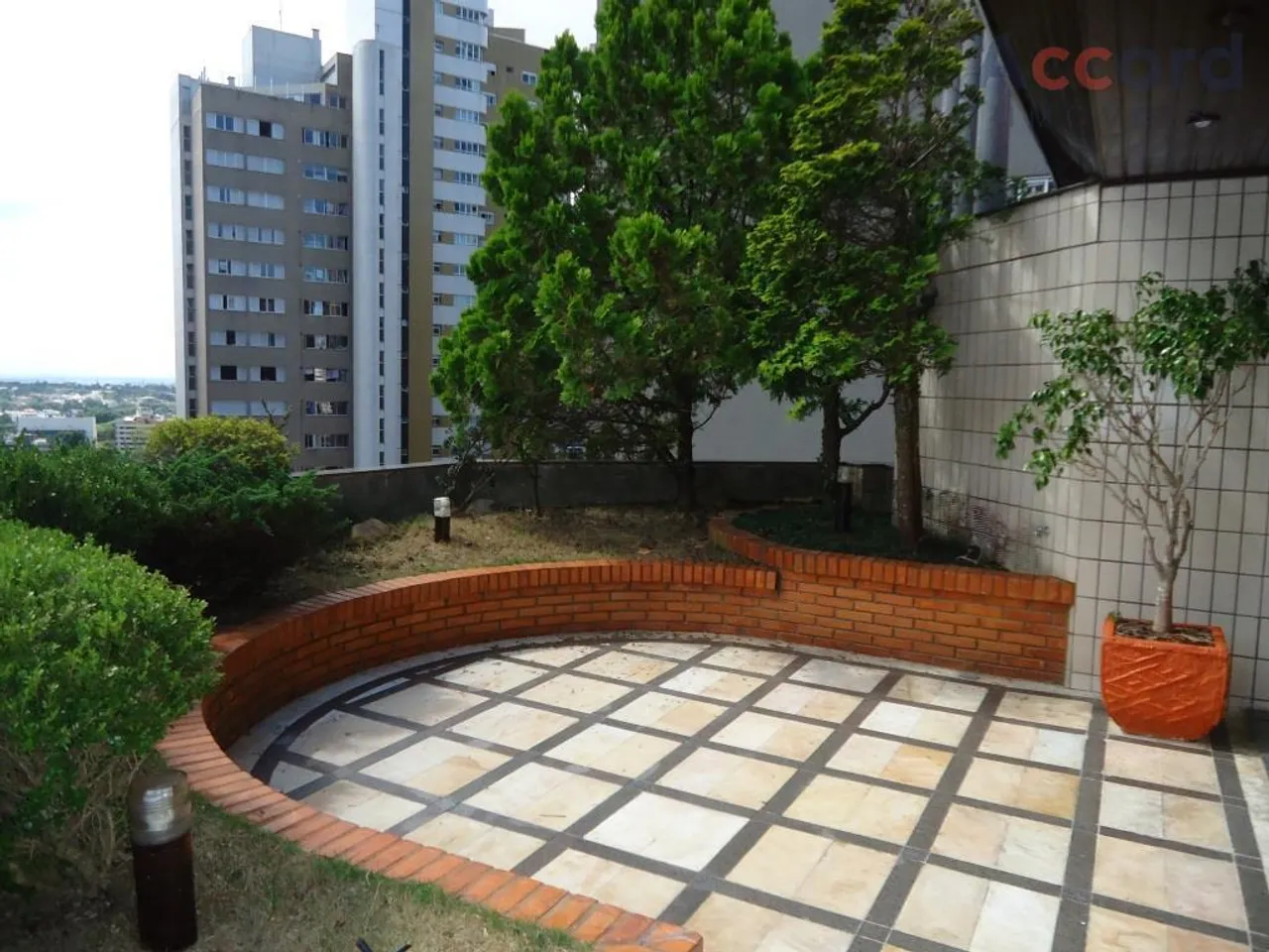 Top-floor apartment with 2 bedrooms and 4 bathrooms, 224 m² — photo 4