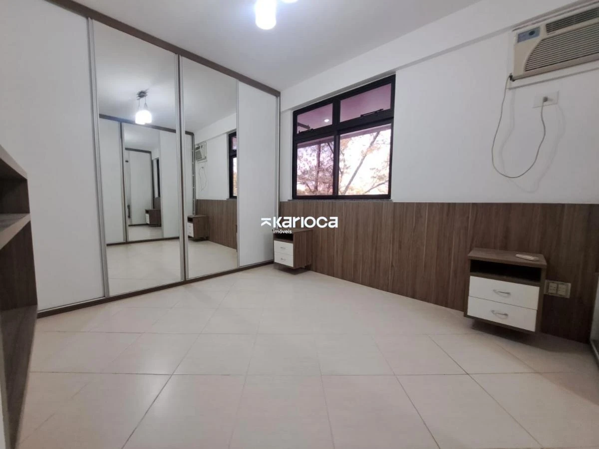 2-bedroom apartment with a glass-enclosed balcony — photo 8