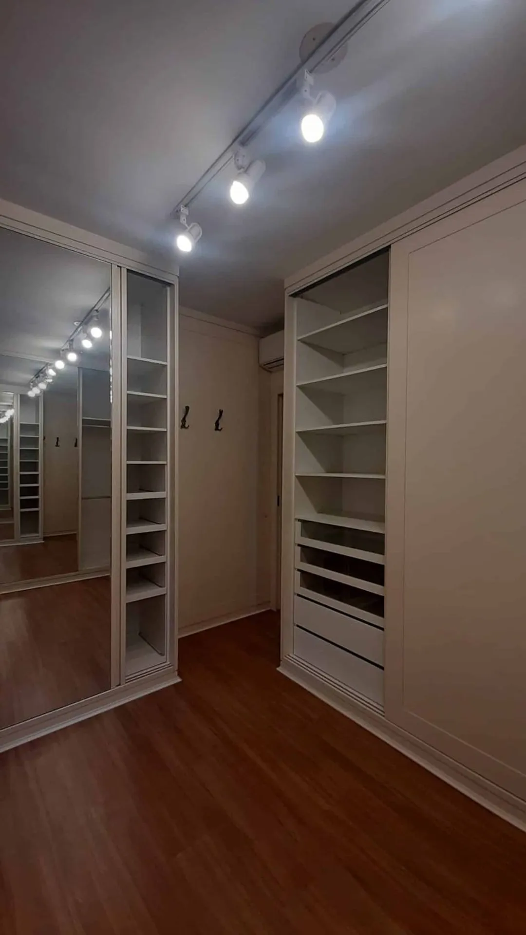283 m² apartment with 4 bedrooms and 2 en-suites — photo 45