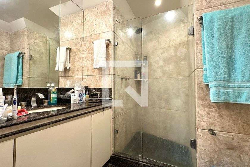 Duplex apartment with 3 en-suite bedrooms and laundry — photo 25