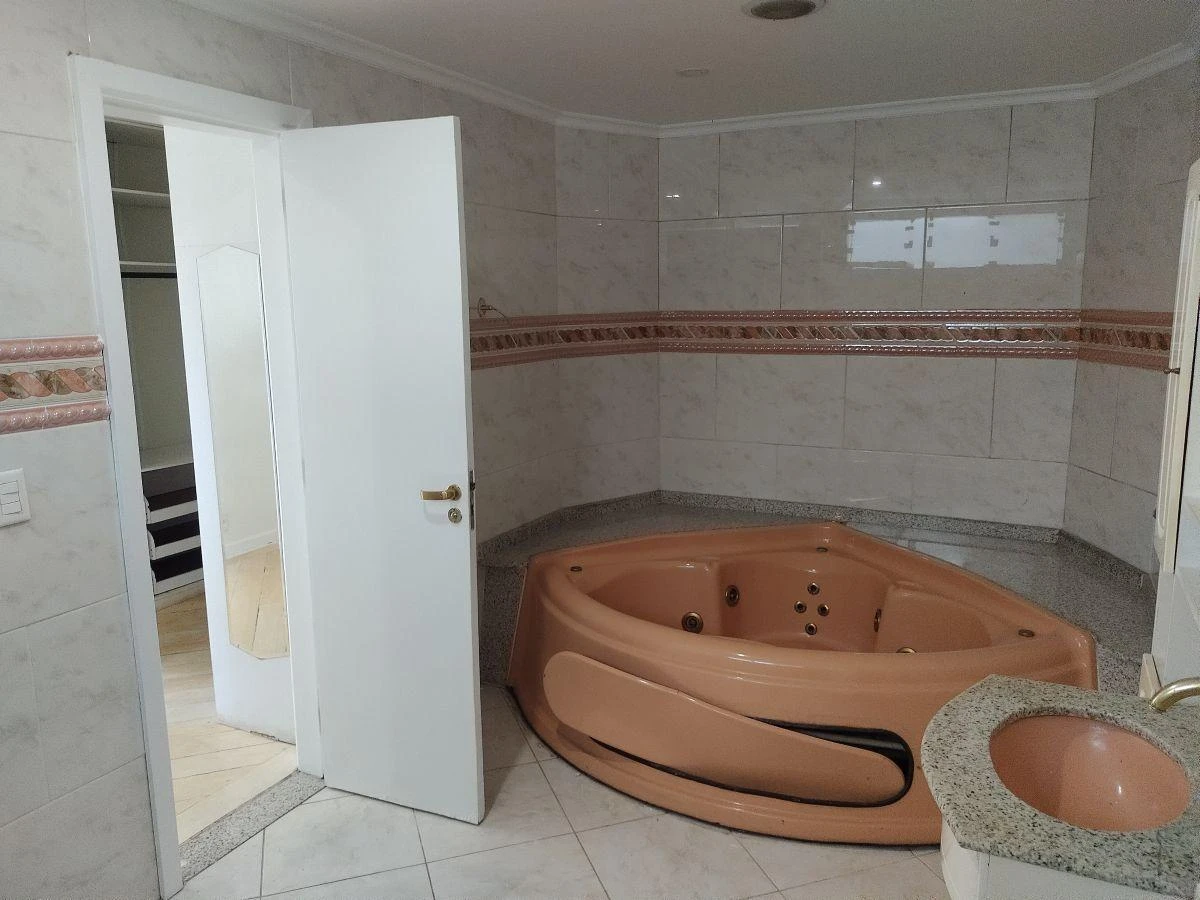 Casa de 650 m² con 6 suites y 5 plazas — photo 27