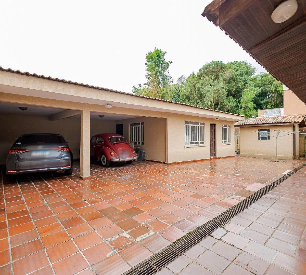 House with 4 bedrooms and 5 parking spaces — photo 11