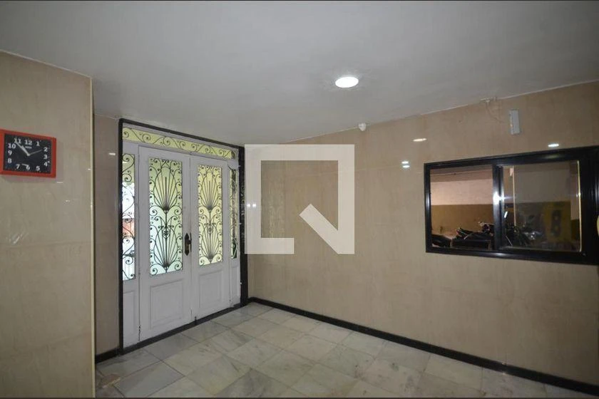 Apartamento com 2 quartos e box de vidro no banheiro — photo 38