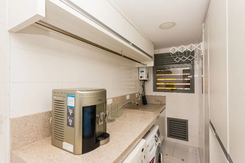 Rental apartment with 3 en-suite bedrooms and 4 baths — photo 14