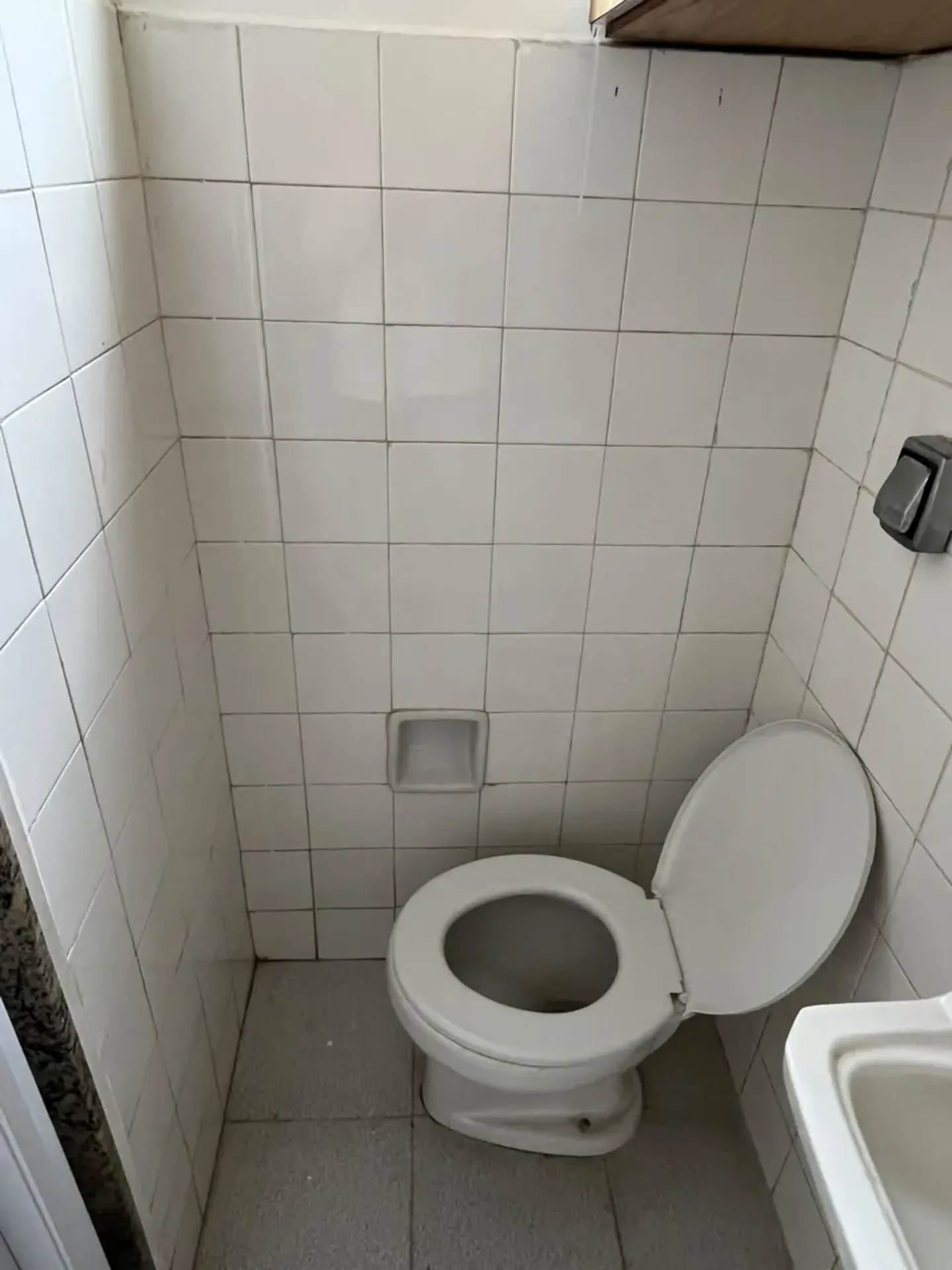 Apartment on the 1st floor with wood or laminate floors — photo 35