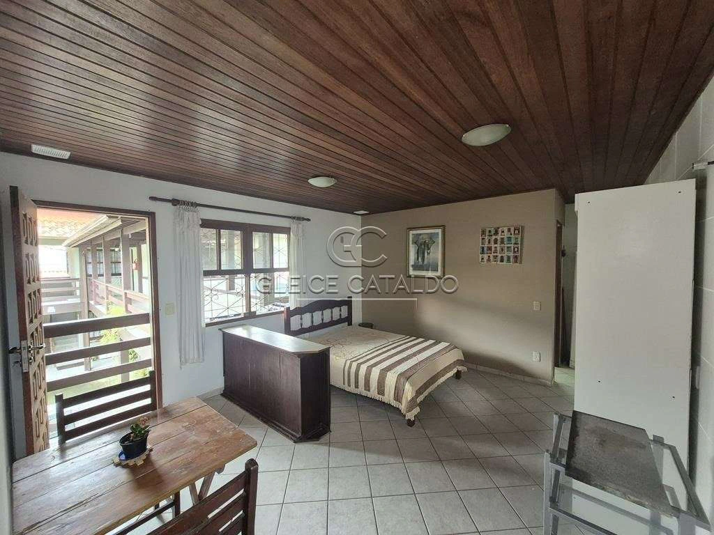 1-bedroom apartment with balcony and a closed kitchen — photo 3