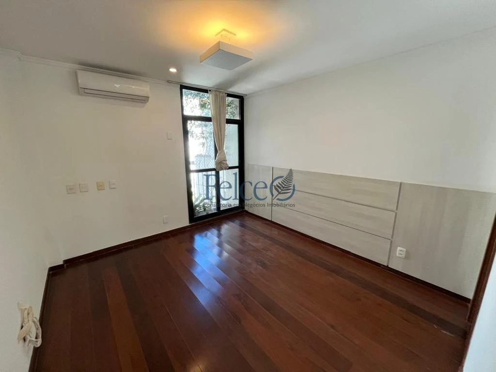 Penthouse apartment with 4 en-suite suites — photo 12