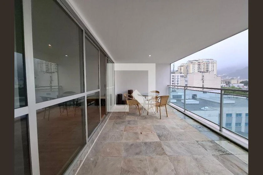 Home office in a 4-bedroom apartment, 140 m² — photo 25