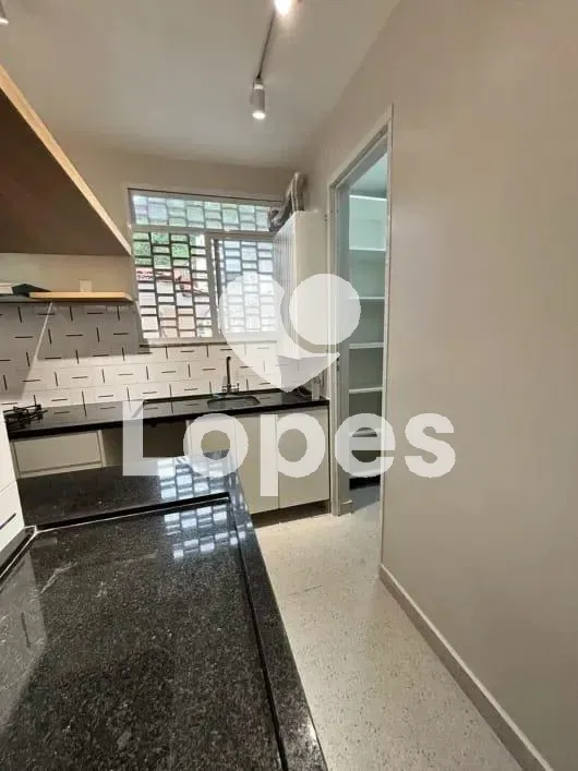 2-bedroom apartment with 1 suite and separate kitchen — photo 7
