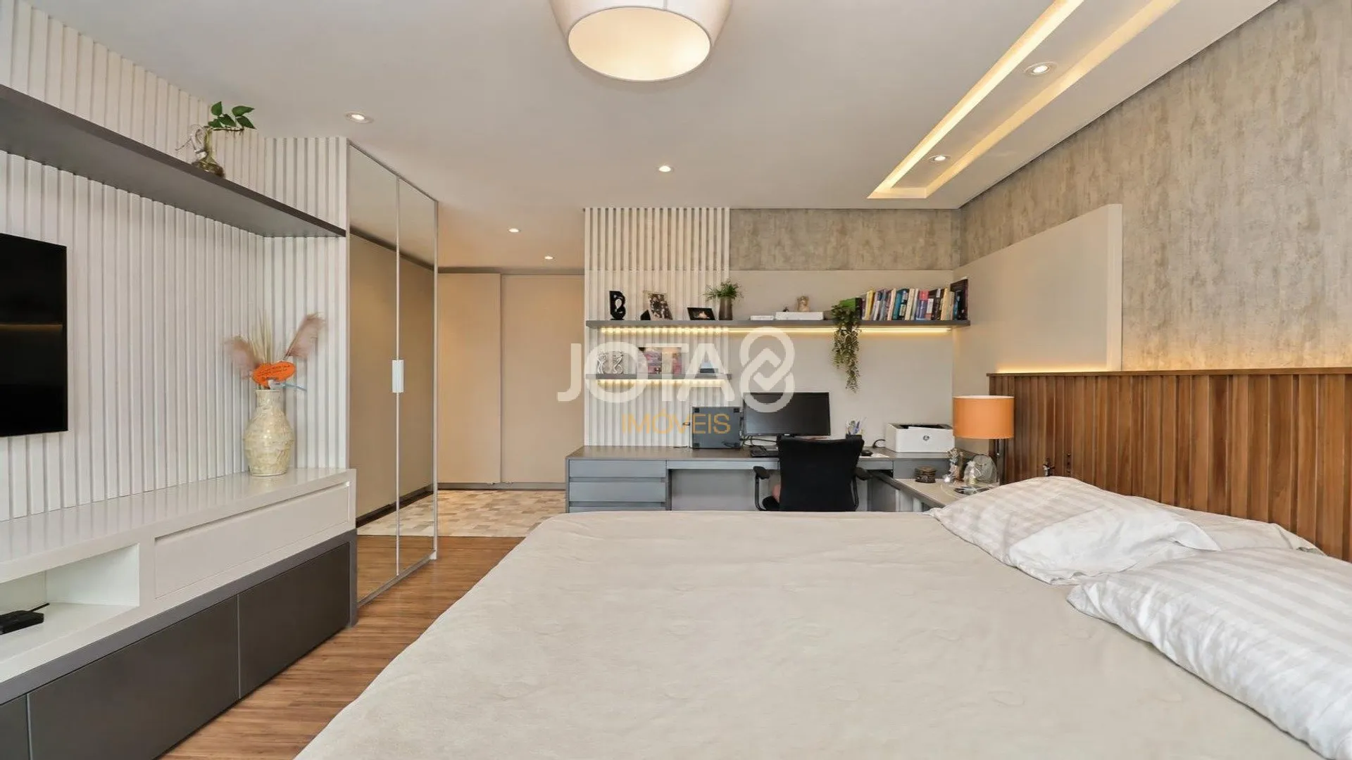 Furnished apartment, 267 m², with floor-to-ceiling windows — photo 14