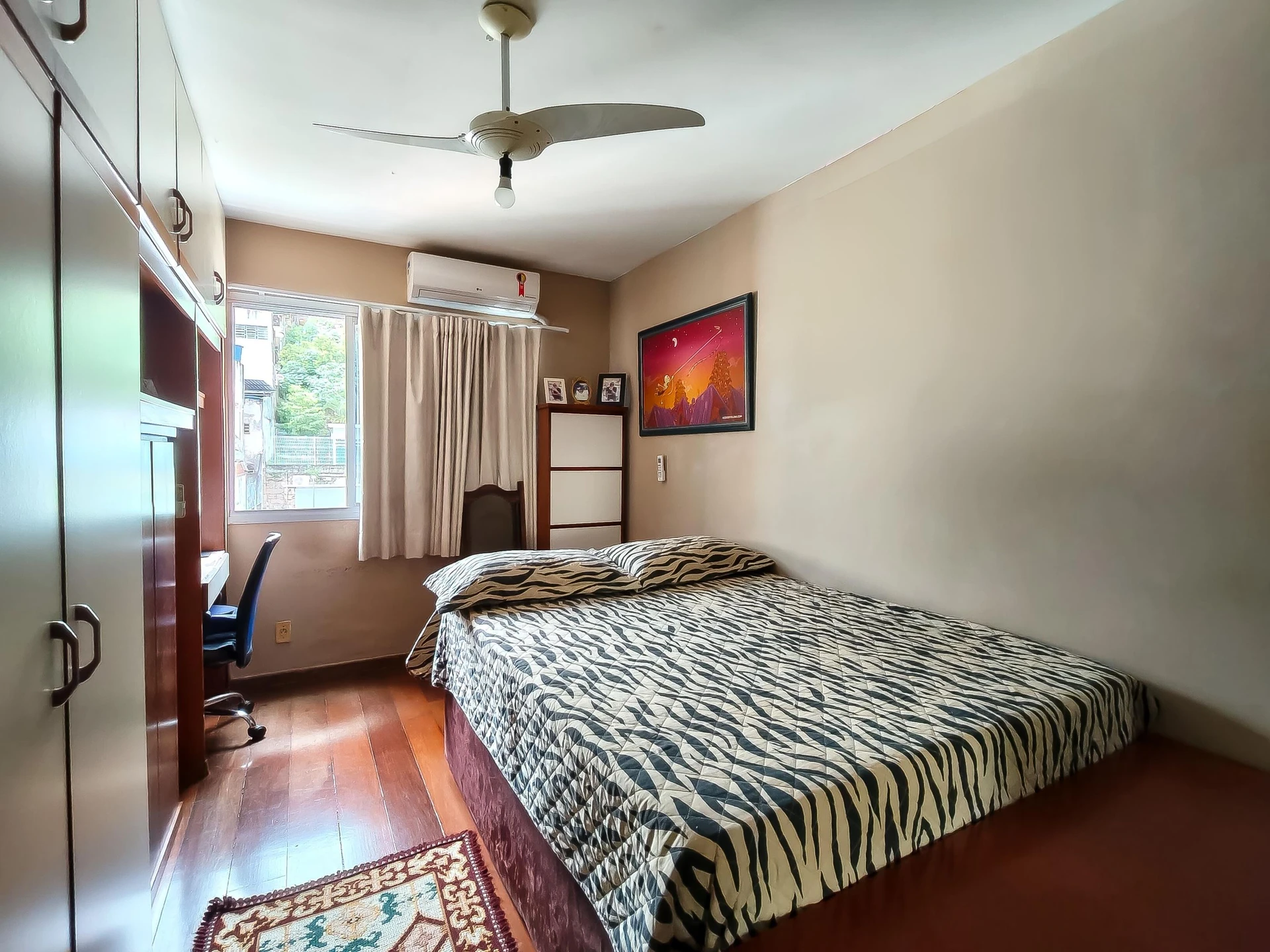 Mountain view in a 3-bedroom apartment, 200 m² — photo 13