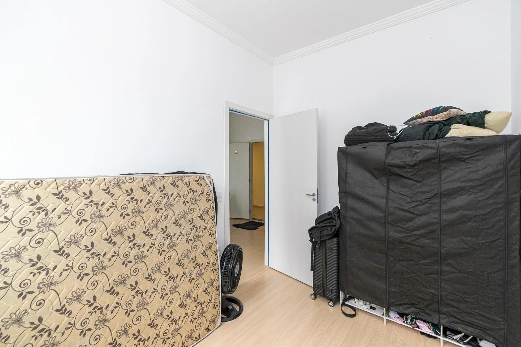 One-bedroom apartment with a washing machine — photo 15
