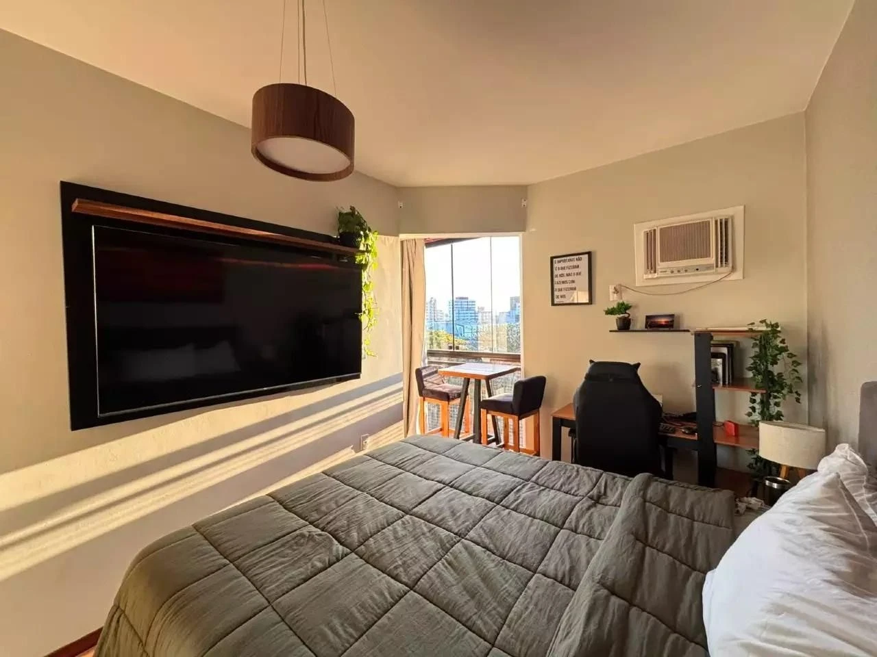 One-bedroom apartment with a home office in Florianópolis
