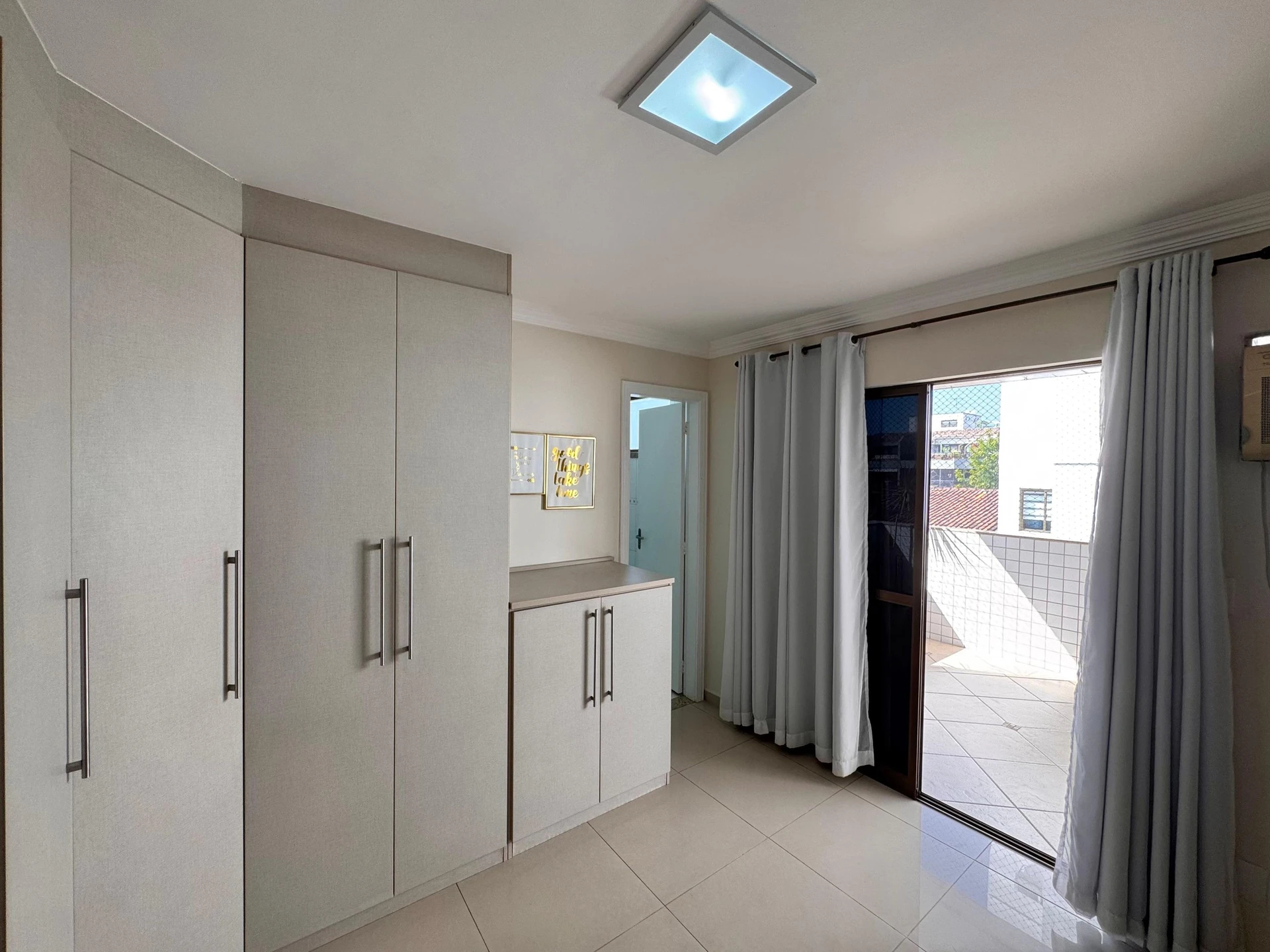 Unfurnished 3-bedroom apartment with a glassed balcony — photo 10