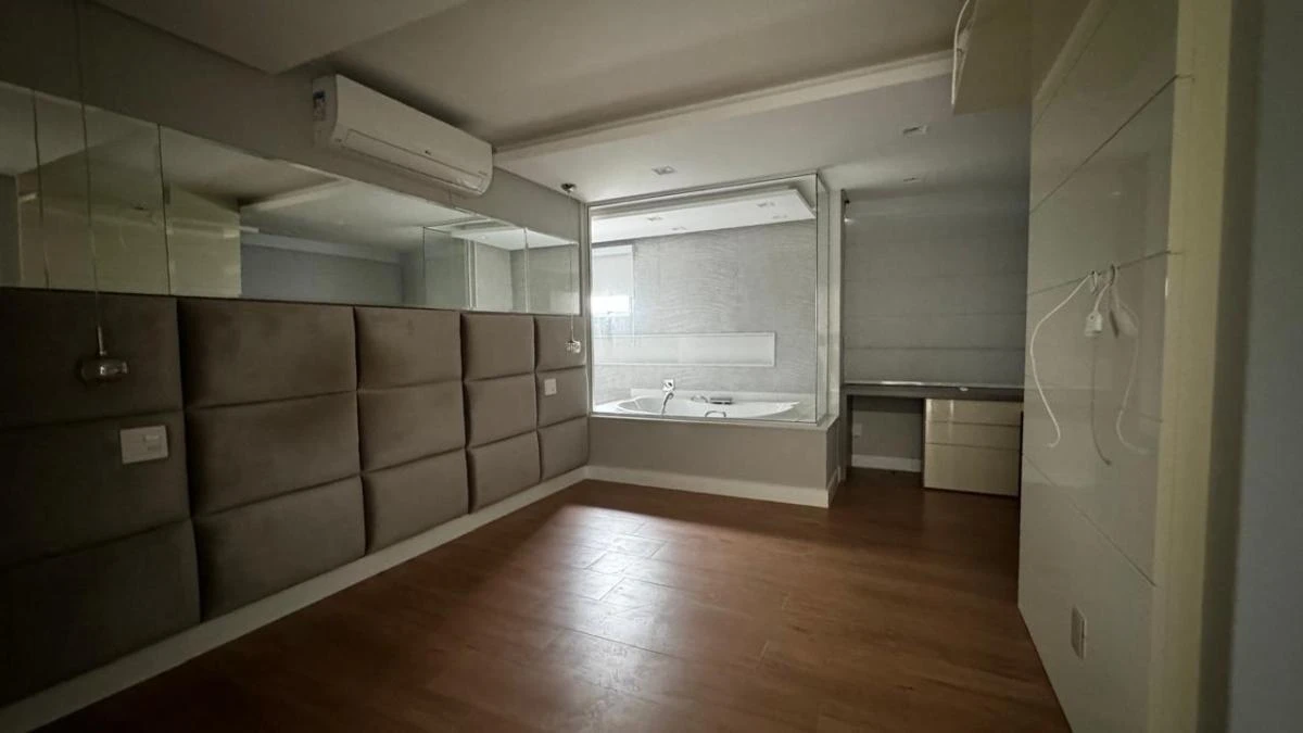 Condominium house with 3 en-suite bedrooms and 300 m² — photo 13