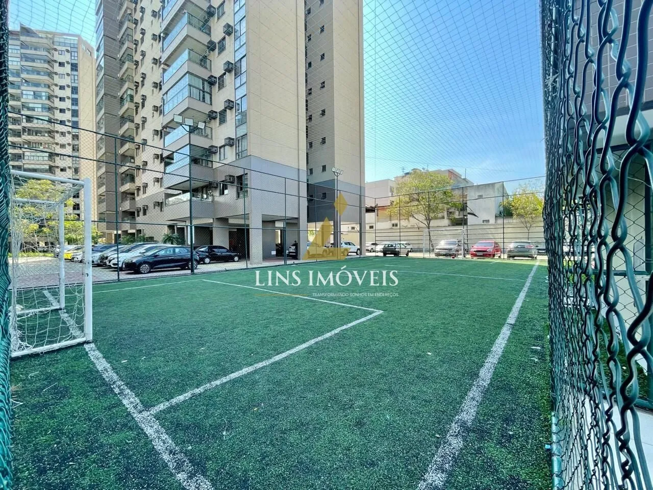 Glass-enclosed balcony in a 2-bedroom apartment, 60 m² — photo 24