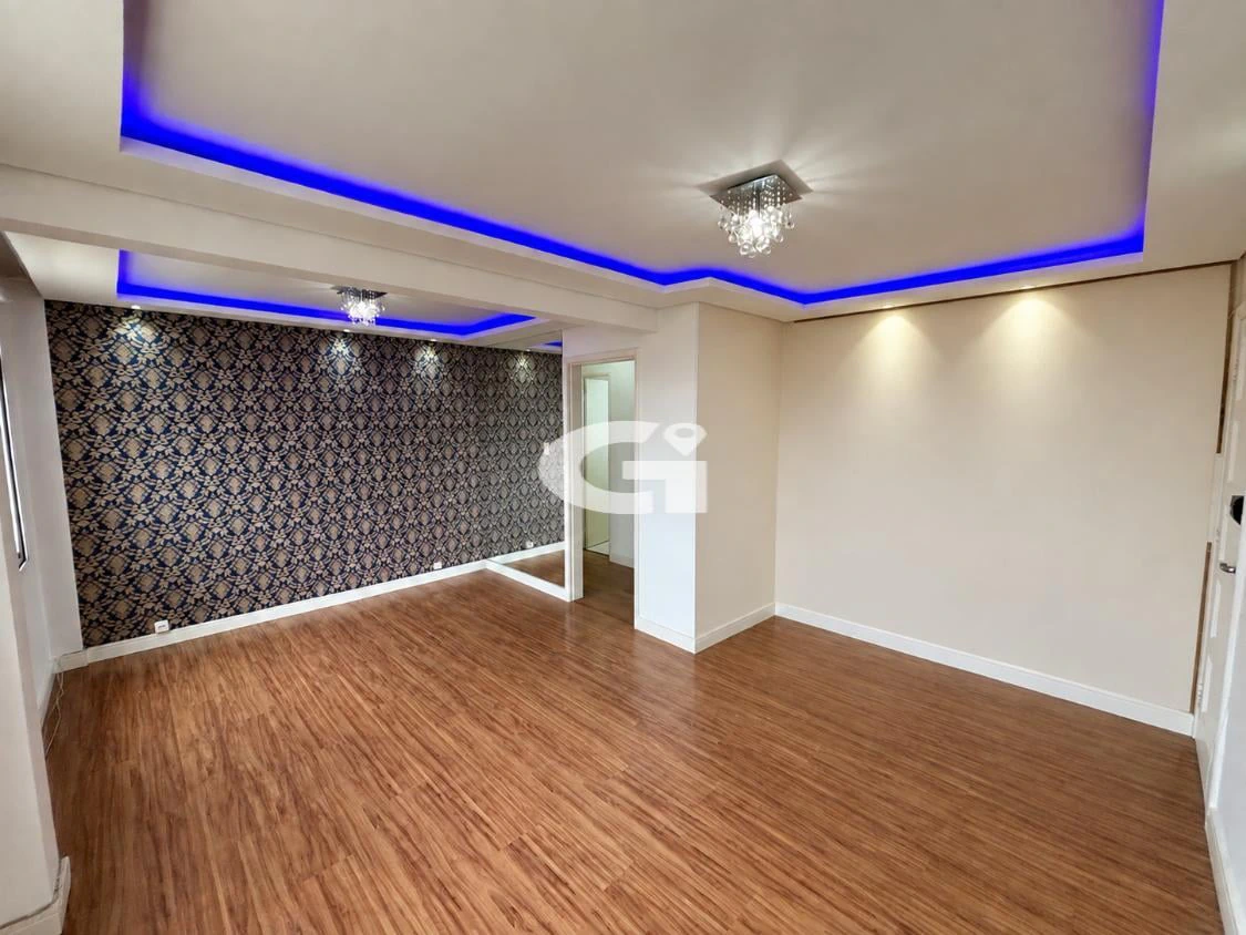 2-bedroom apartment with wood or laminate floors — photo 13