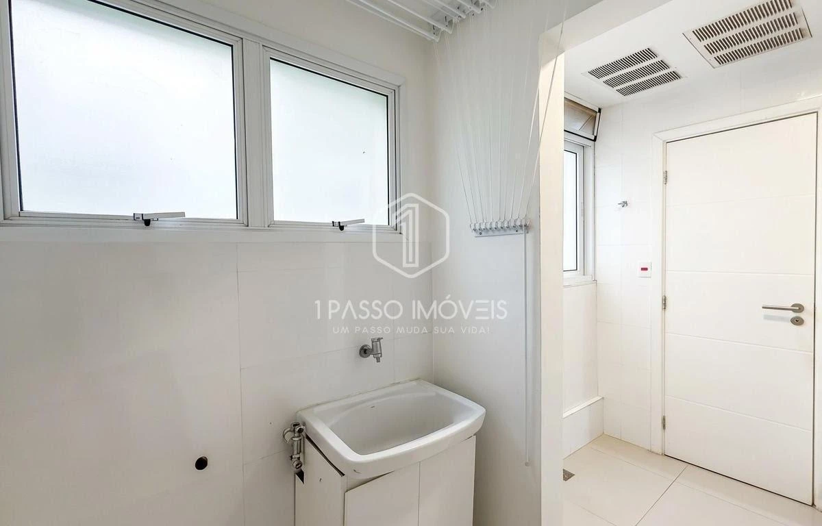 Furnished 140 m² apartment with 3 en-suite rooms and 2 spots — photo 27