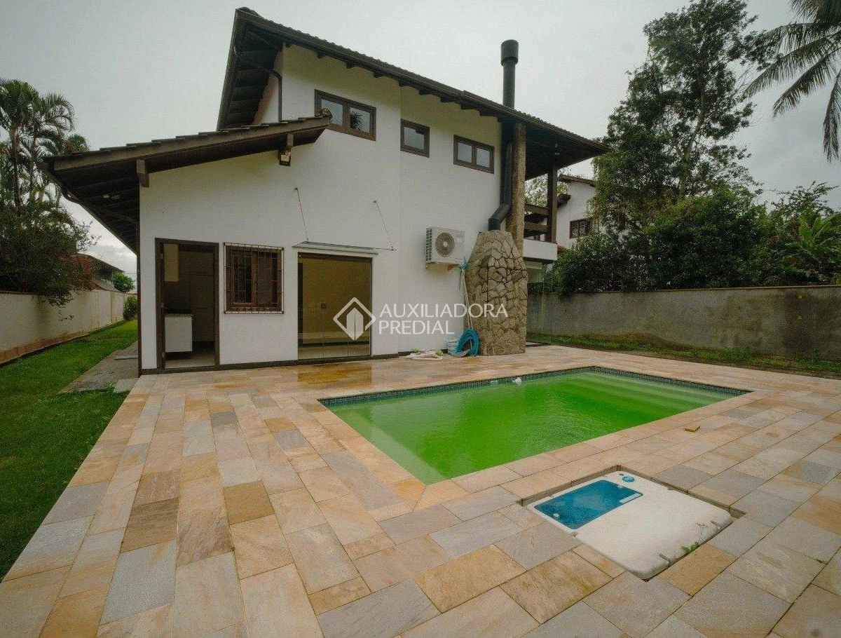 1723 m² house with a bathtub and a grill on the balcony — photo 11