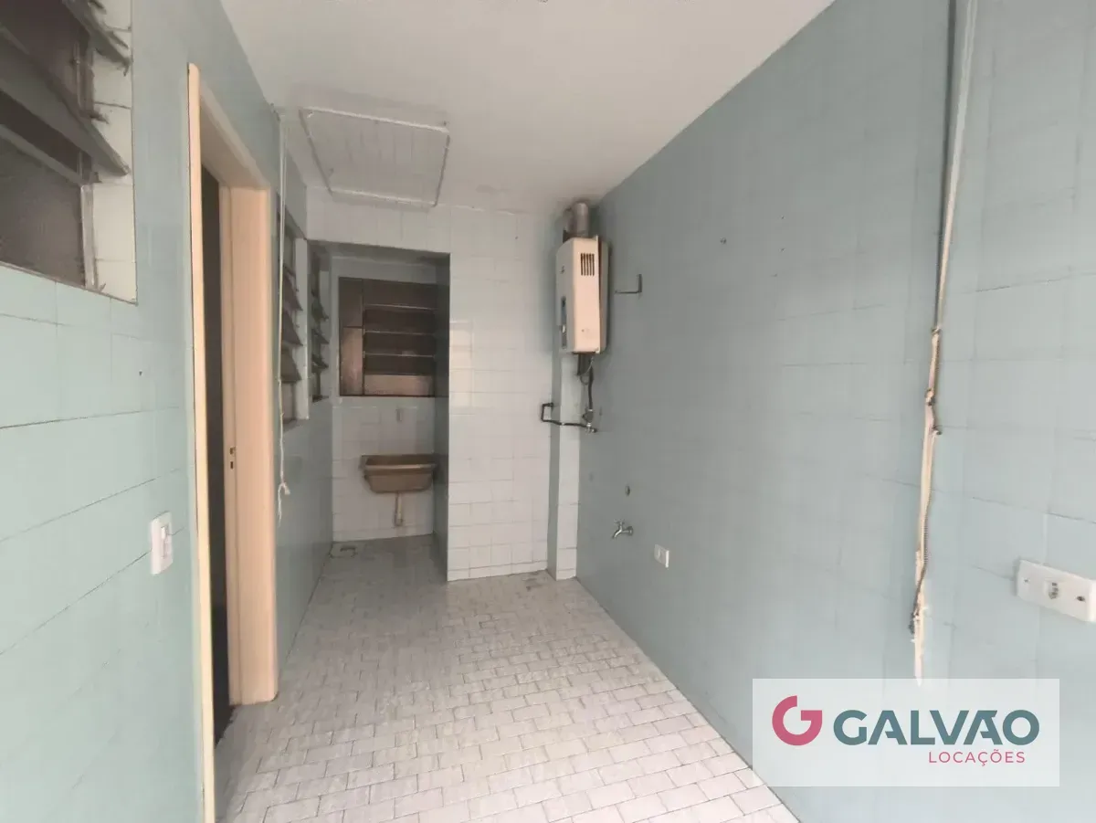Квартира з 3 спальнями та дерев'яною підлогою або ламінатом — photo 10