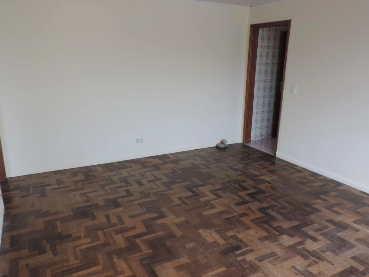 Wood or laminate floors in a one-bedroom house, 70 m²