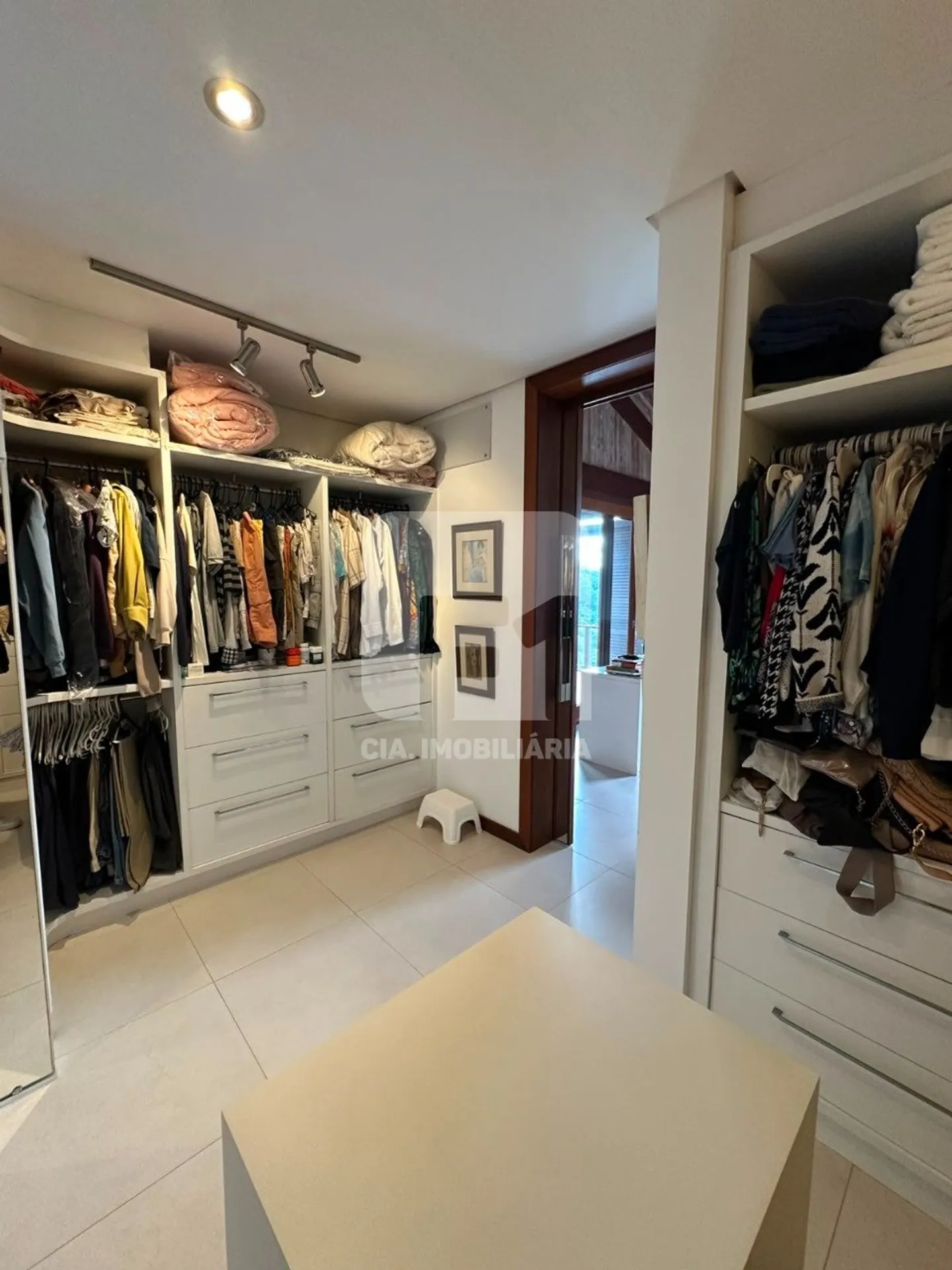 Furnished house with 6 bedrooms and 650 m² total — photo 64