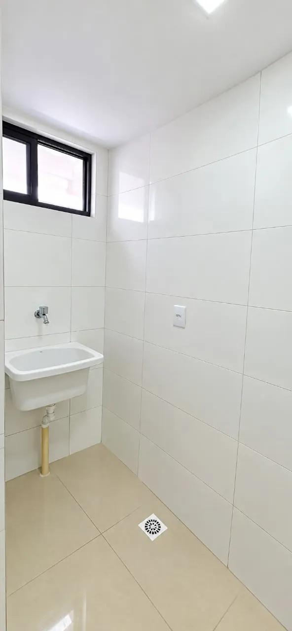 2-bedroom apartment in a building with a gym — photo 12