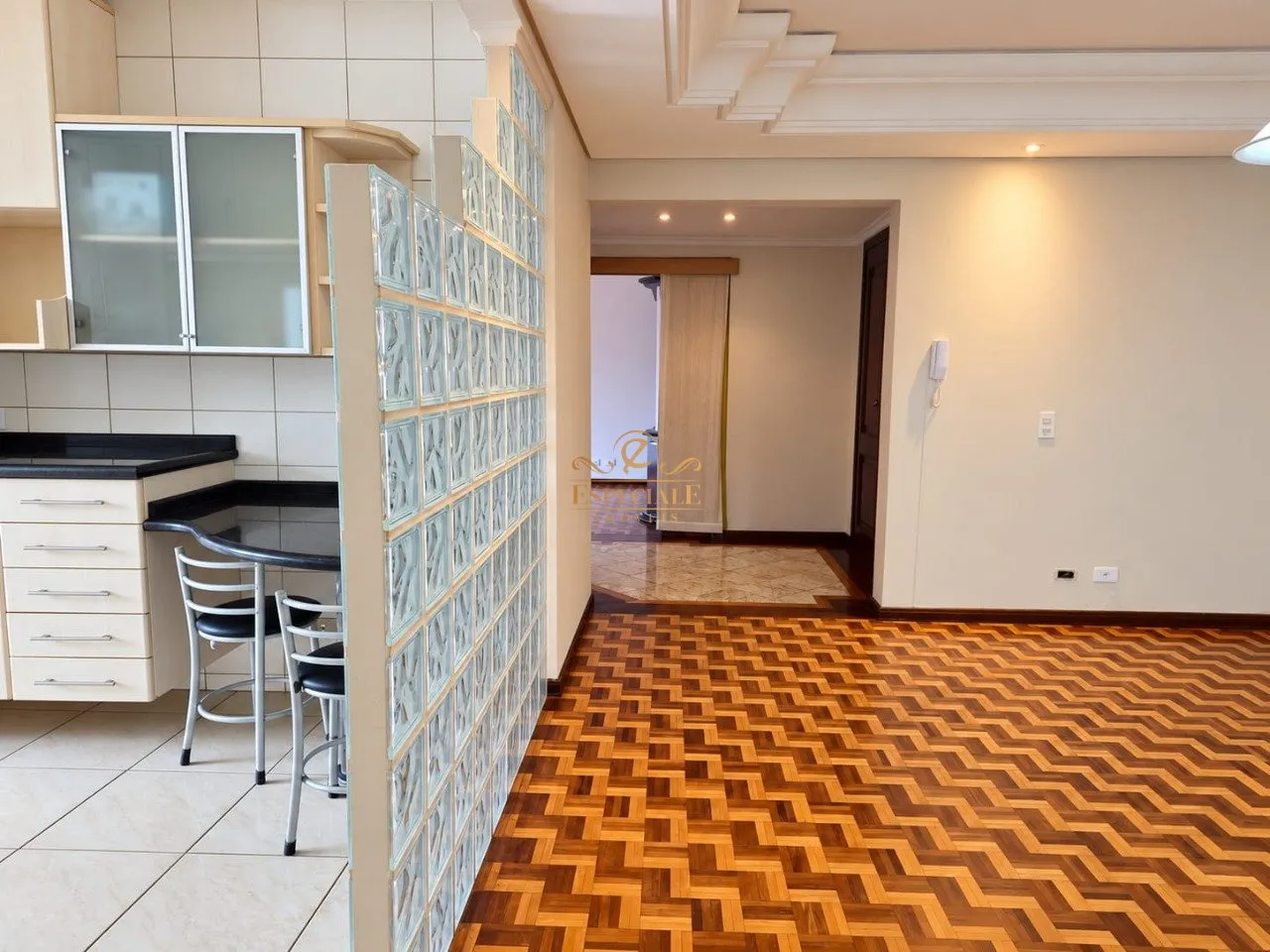 3-bedroom apartment with a bathtub in Curitiba — photo 13