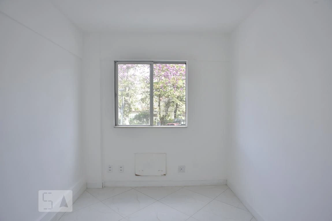 2-bedroom apartment in a building with a gym — photo 3