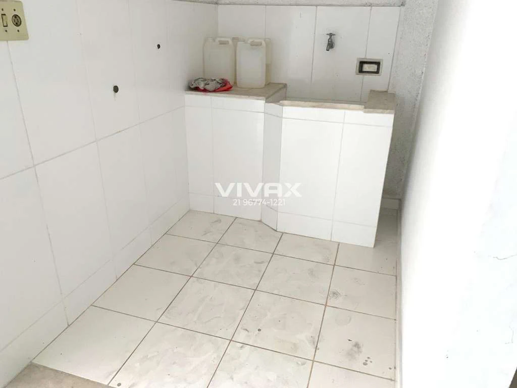 Unfurnished house with built-in wardrobes and 5 bedrooms — photo 19