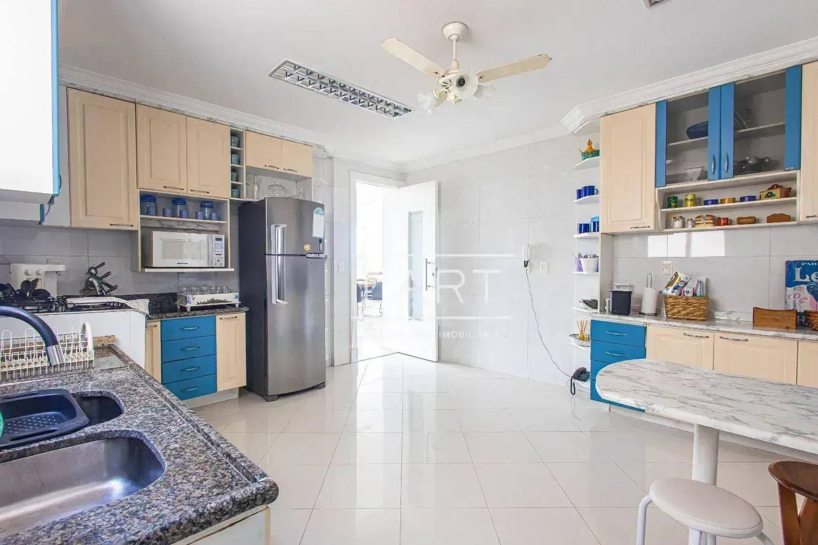 5-bedroom house with city and mountain views, 1250 m² — photo 31