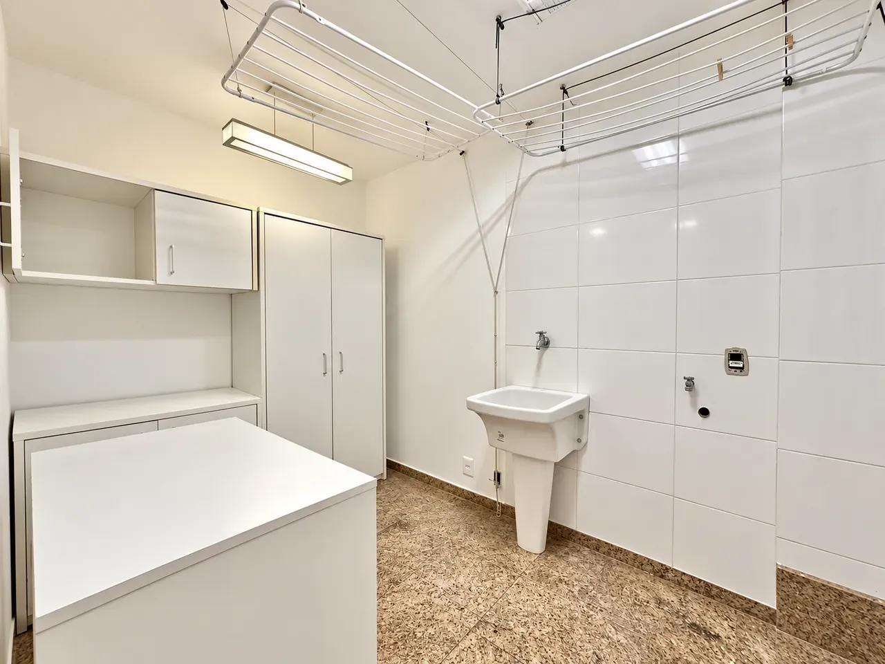 Furnished apartment, 268 m², with a water view — photo 16