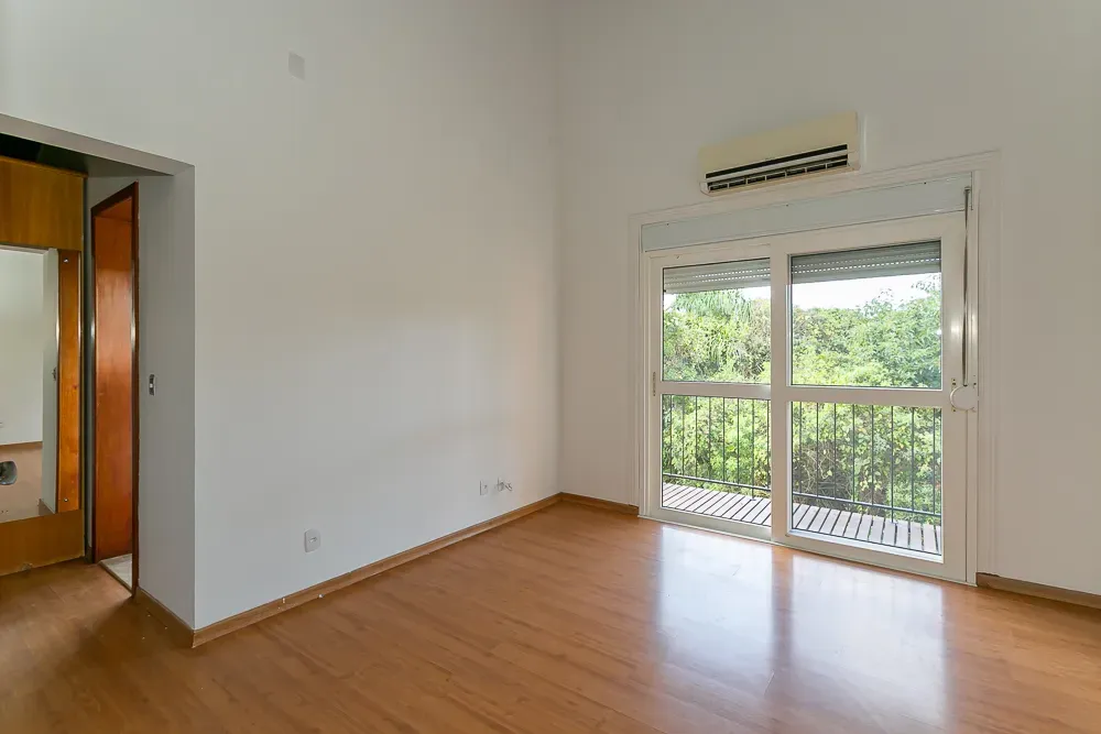 Ванна и 4 спальни: дом 350 м² — photo 13