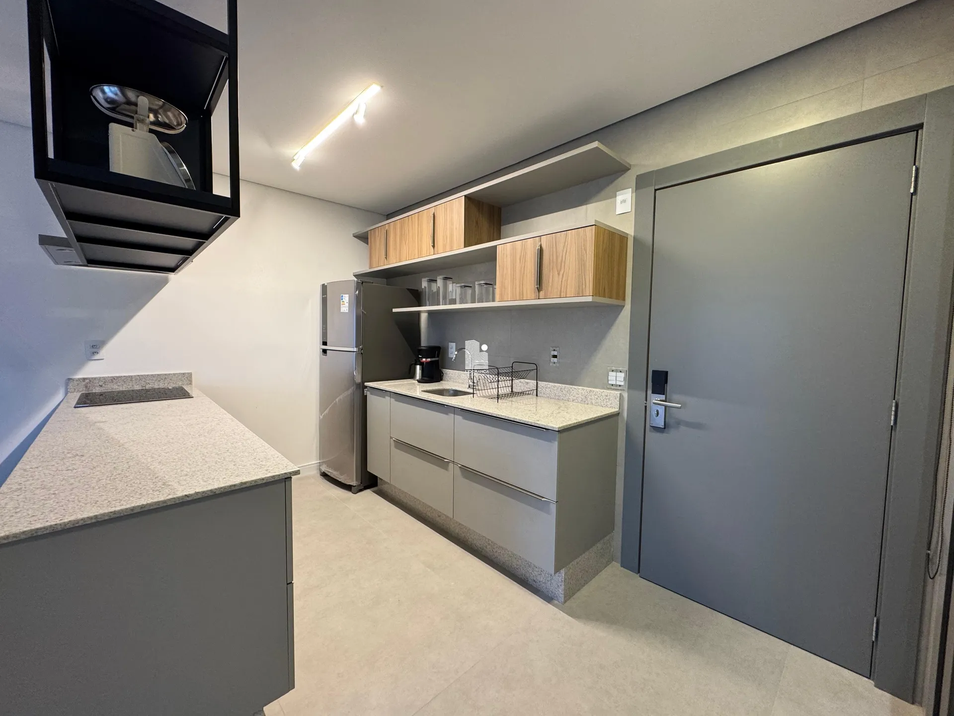 Furnished studio in a building with a gym — photo 6