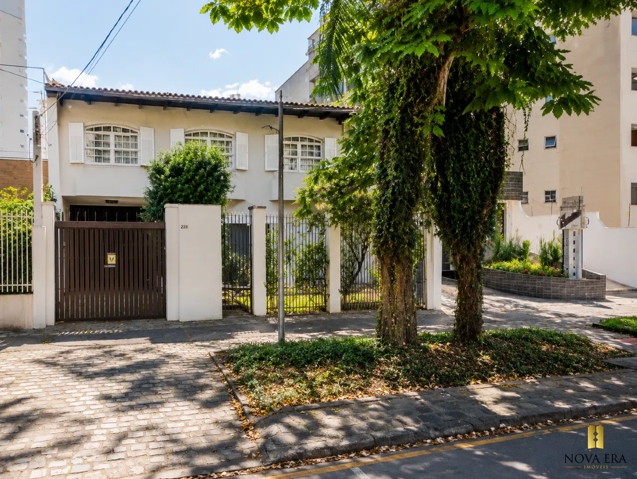 4-bedroom house with a grill on the balcony in Curitiba — photo 6