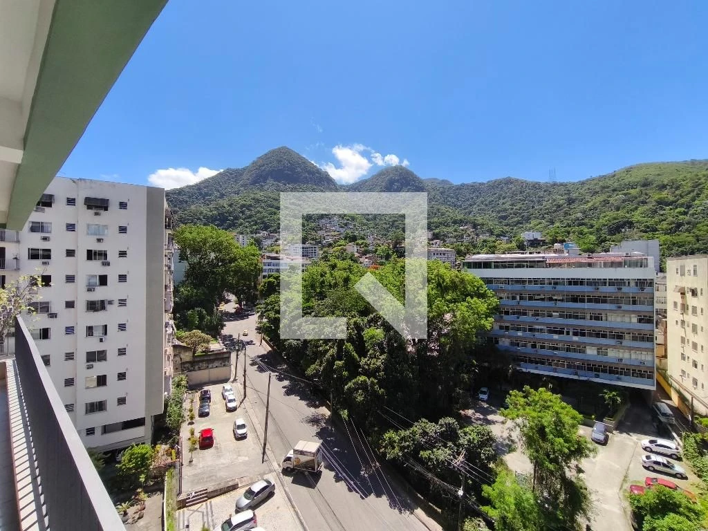 Furnished 4-bedroom apartment with balcony — photo 101