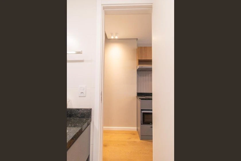 Furnished studio kitnet with an open-plan kitchen — photo 7