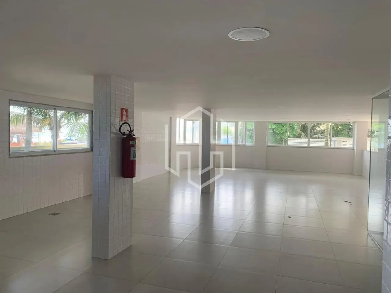 Penthouse with 3 suites and water-facing windows — photo 10