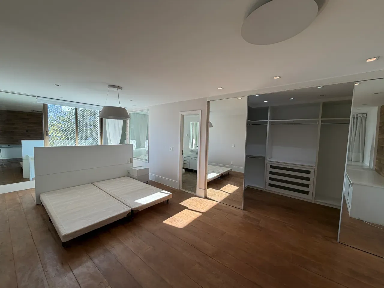 Furnished 3-bedroom apartment with open-plan kitchen — photo 26