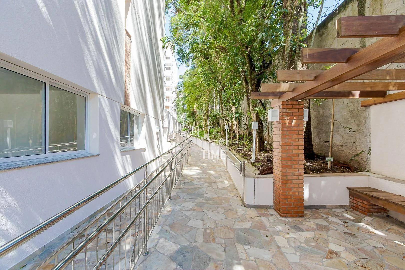Balcony with a grill in a 3-bedroom apartment, 107 m² — photo 51