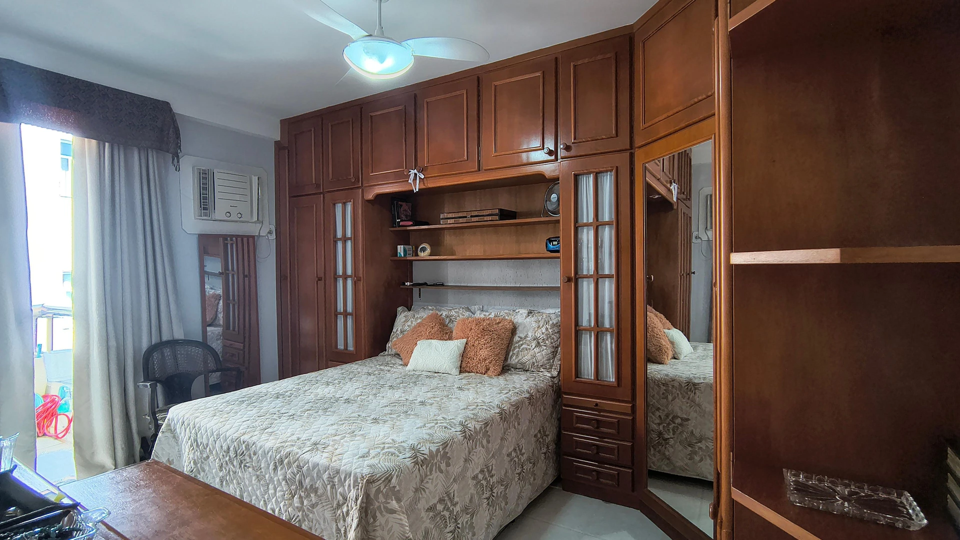 Apartamento mobiliado com mesa de trabalho e 4 quartos — photo 3